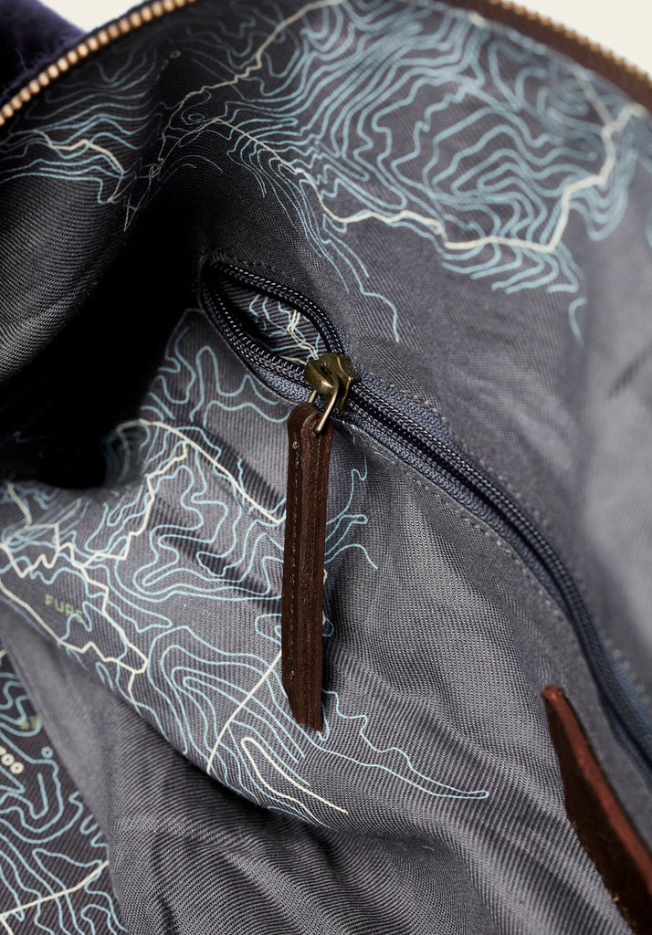 Honest Wolf wool weekend/overnight bag in navy product